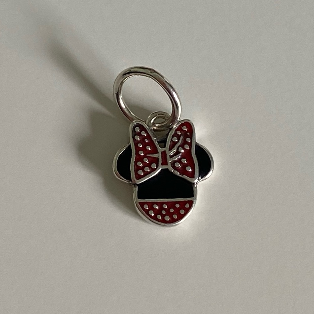 S925 ALE Minnie Mouse dangle charm.